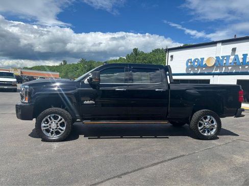 Used 2019 Chevrolet Silverado 2500 High Country w/ Duramax Plus Package AWD/4WD image 3