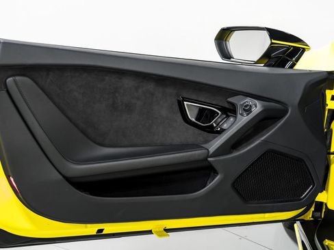 Used 2022 Lamborghini Huracan EVO AWD/4WD image 9
