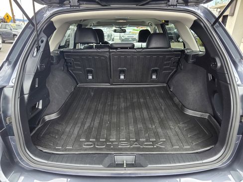 Used 2017 Subaru Outback 3.6R Limited AWD/4WD image 10