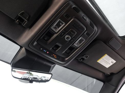 Used 2023 Cadillac Escalade Premium Luxury AWD/4WD image 31