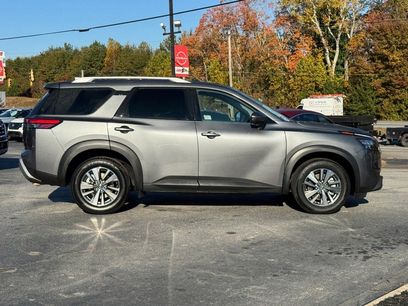 Certified 2025 Nissan Pathfinder SL