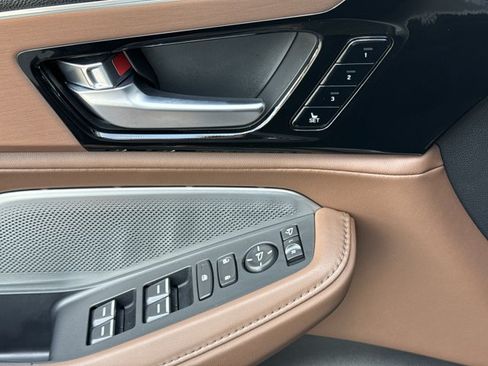 Used 2025 Acura MDX w/ Technology Package FWD image 18