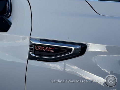 Used 2025 GMC Yukon Denali AWD/4WD image 12