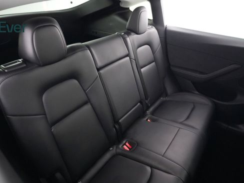 Used 2022 Tesla Model Y Performance image 5