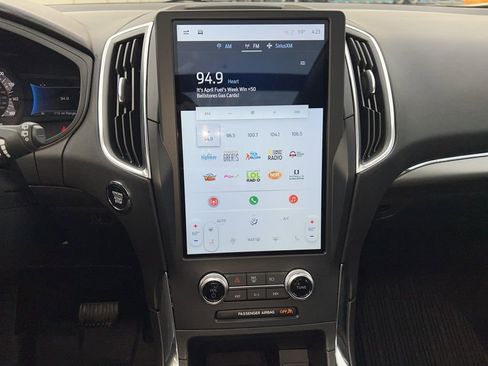 Used 2024 Ford Edge Titanium image 5