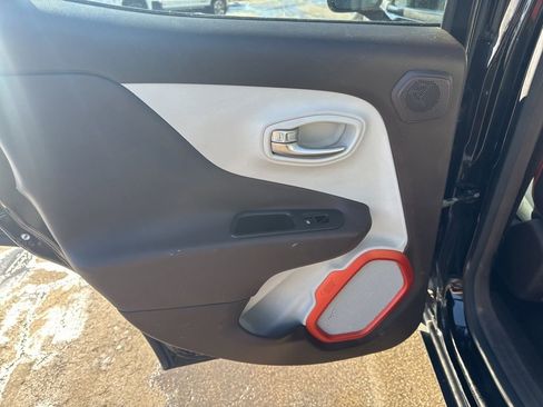 Used 2015 Jeep Renegade Limited image 41