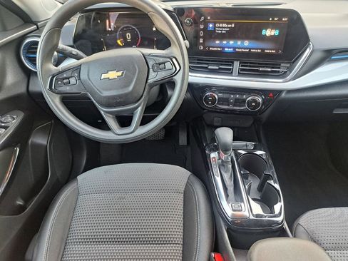 Used 2025 Chevrolet Trax LT image 19