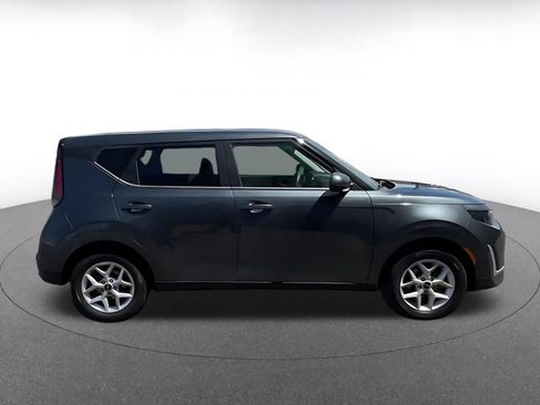 Used 2025 Kia Soul LX w/ LX Technology Package FWD image 16