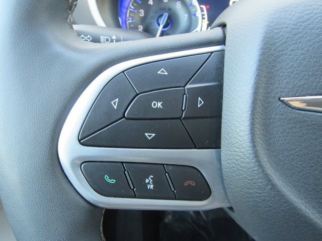 Used 2024 Chrysler Pacifica Touring-L FWD image 42