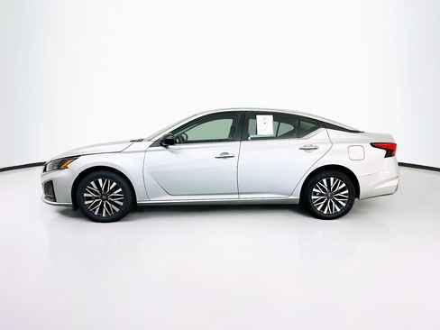 Used 2024 Nissan Altima 2.5 SV AWD/4WD image 4