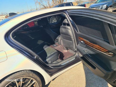 Used 2014 BMW 750Li xDrive image 32