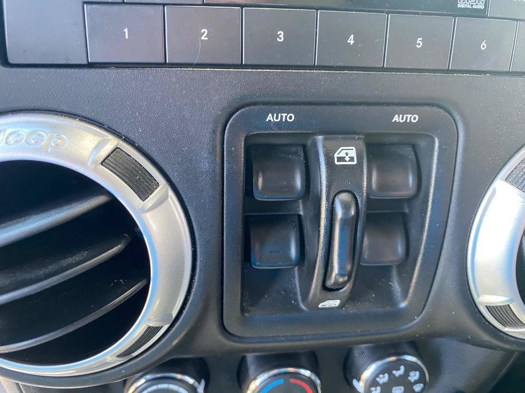 Used 2012 Jeep Wrangler Unlimited Sahara w/ Connectivity Group AWD/4WD image 37