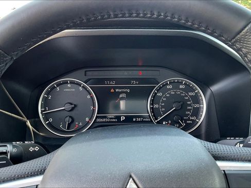 Used 2023 Mitsubishi Outlander SE image 19