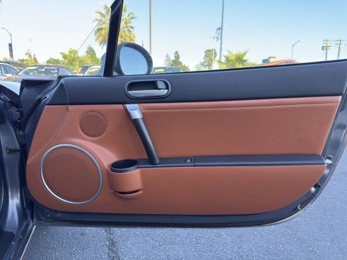 Used 2006 MAZDA MX-5 Miata Grand Touring w/ Premium Pkg image 17