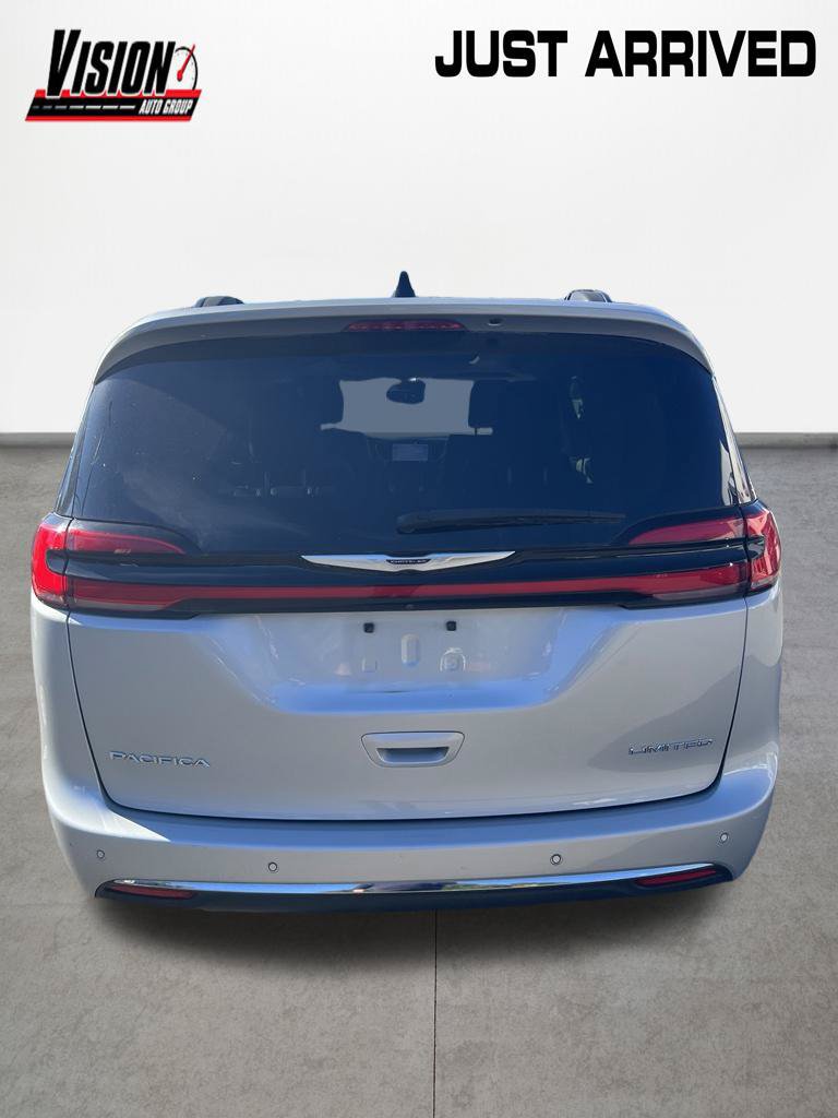 Used 2023 Chrysler Pacifica Limited FWD image 4