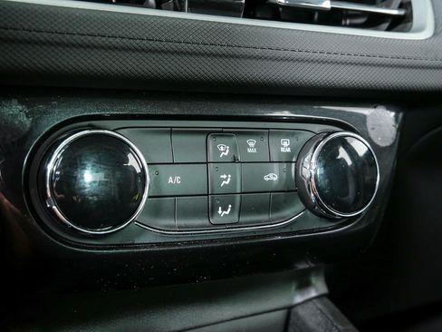 Used 2025 Chevrolet TrailBlazer LT AWD/4WD image 15