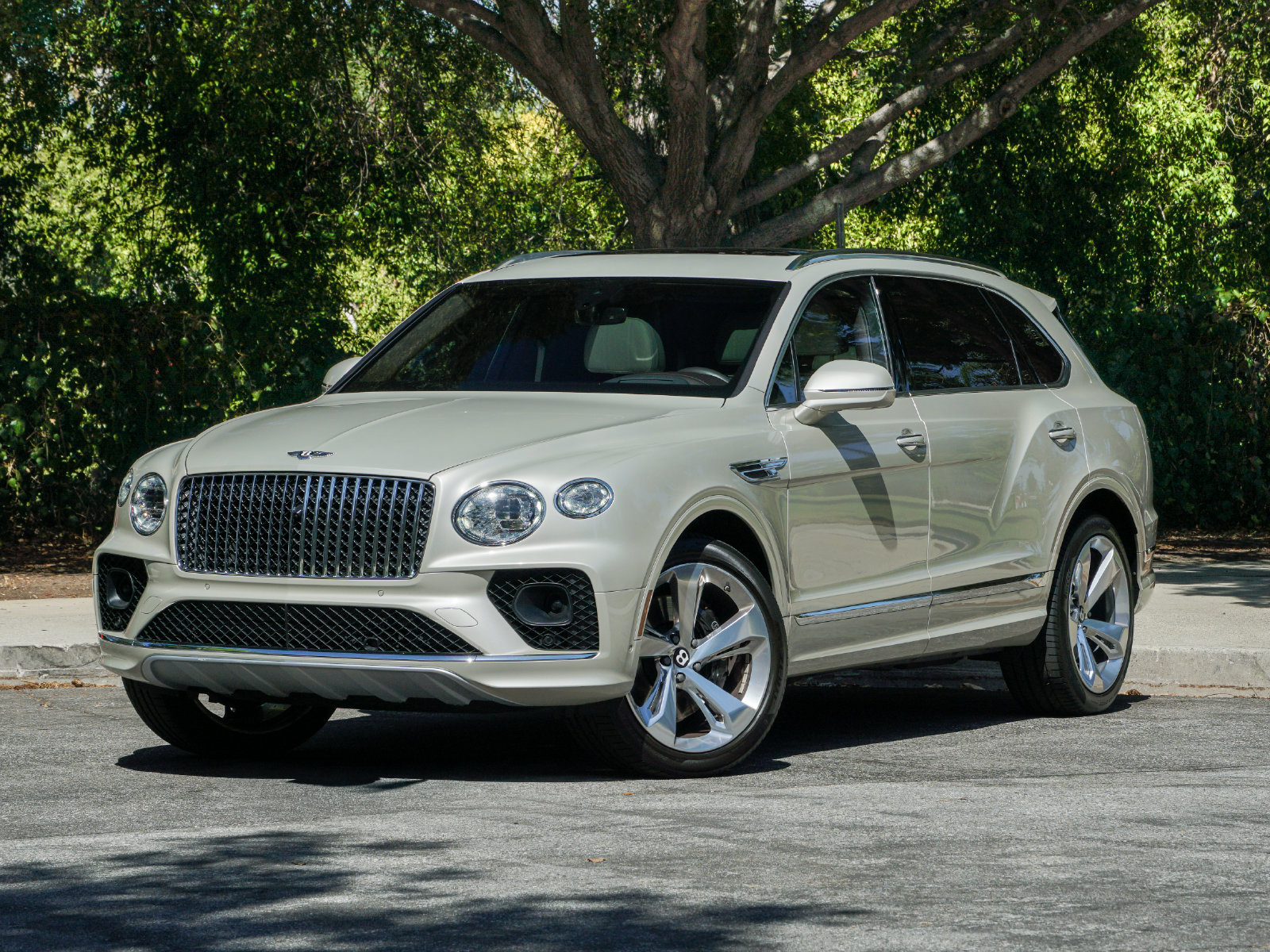Certified 2023 Bentley Bentayga Extended Wheelbase AWD/4WD image 1