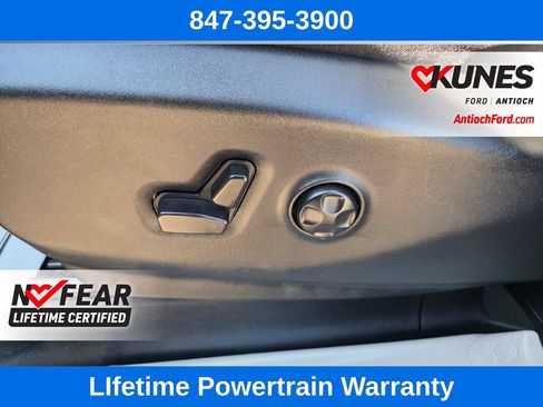 Used 2024 Chrysler Pacifica Touring-L FWD image 18