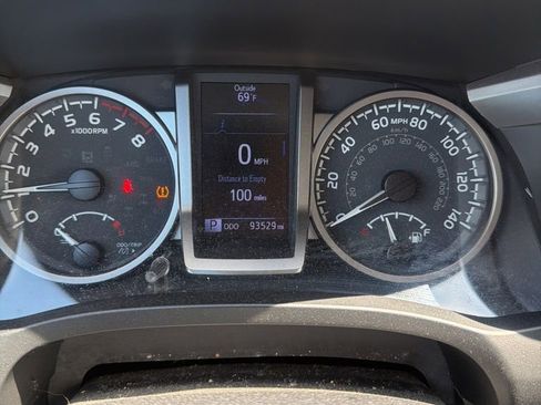 Used 2021 Toyota Tacoma SR5 RWD image 9
