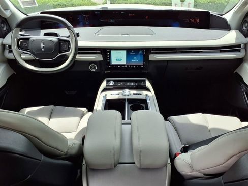 New 2026 Lincoln Navigator L Premier AWD/4WD image 8
