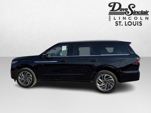 New 2025 Lincoln Navigator Reserve image 8