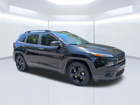 Used 2017 Jeep Cherokee Sport FWD image 2