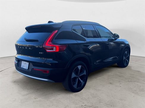 Certified 2025 Volvo XC40 B5 Plus image 6