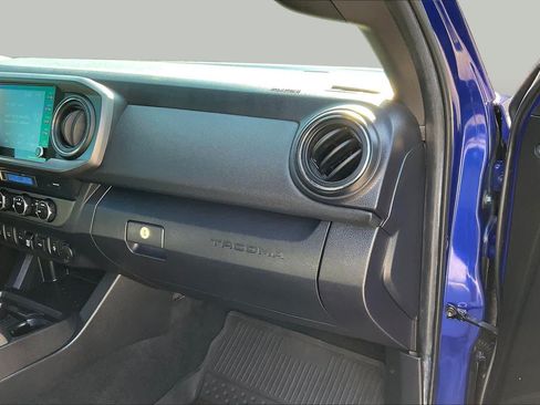Used 2022 Toyota Tacoma TRD Off-Road w/ Technology Package RWD image 18