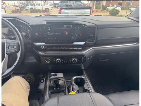 Used 2023 GMC Sierra 1500 SLT AWD/4WD image 23