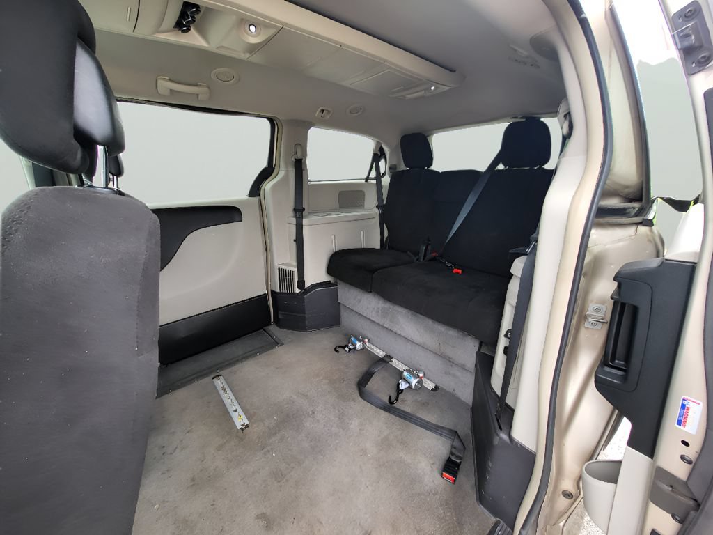 Used 2012 Dodge Grand Caravan Crew w/ Crew Value Pkg FWD image 12
