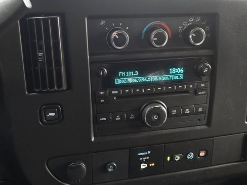 Used 2019 Chevrolet Express 2500 LS w/ Driver Convenience Package RWD image 35