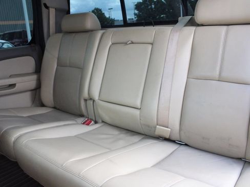 Used 2009 GMC Sierra 2500 SLT w/ Entertainment Package AWD/4WD image 19
