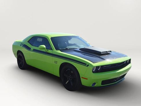 Used 2015 Dodge Challenger R/T Plus RWD image 13
