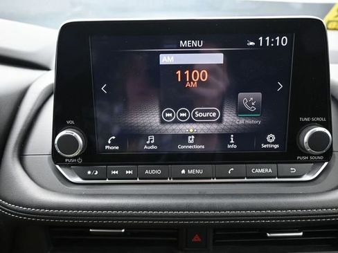 Used 2025 Nissan Rogue SV AWD/4WD image 25