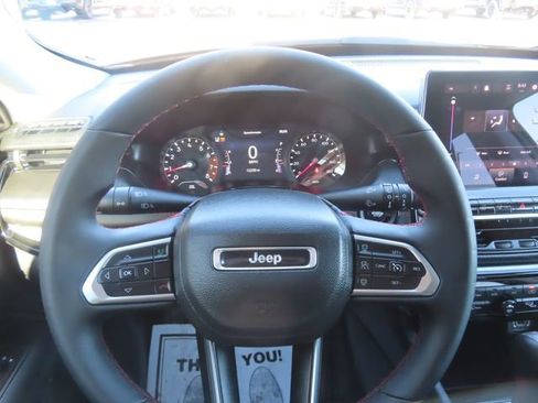 Used 2022 Jeep Compass Trailhawk AWD/4WD image 32