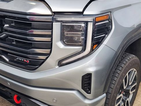 Used 2023 GMC Sierra 1500 AT4 w/ AT4 Premium Package AWD/4WD image 8