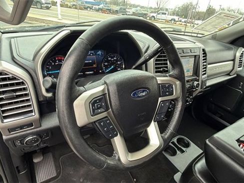 Used 2017 Ford F250 Lariat w/ Lariat Ultimate Package image 32