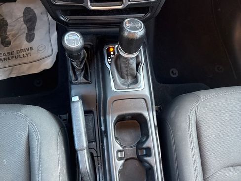 Used 2018 Jeep Wrangler Unlimited Sport image 21