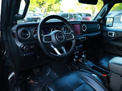 Used 2022 Jeep Wrangler Unlimited Sahara AWD/4WD image 17