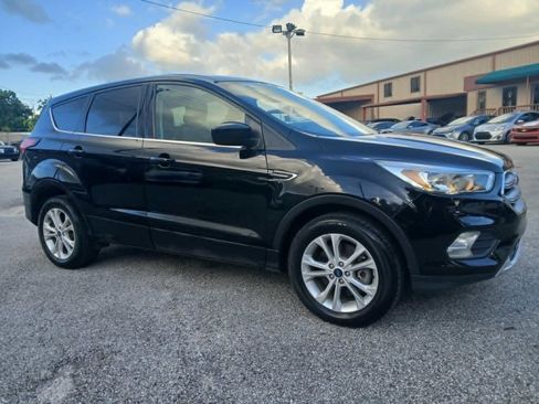 Used 2019 Ford Escape SE w/ Ford Safe & Smart Package AWD/4WD image 1