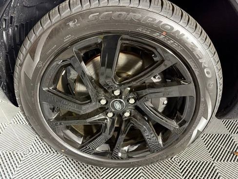 Certified 2025 Land Rover Discovery Dynamic SE image 11