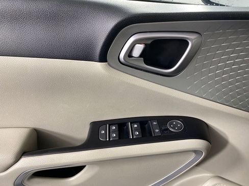 Certified 2024 Kia Soul LX image 10