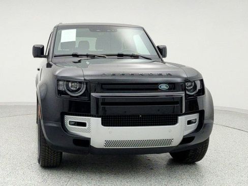 Used 2023 Land Rover Defender 90 SE image 2