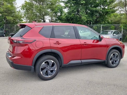 Used 2025 Nissan Rogue SV FWD image 4