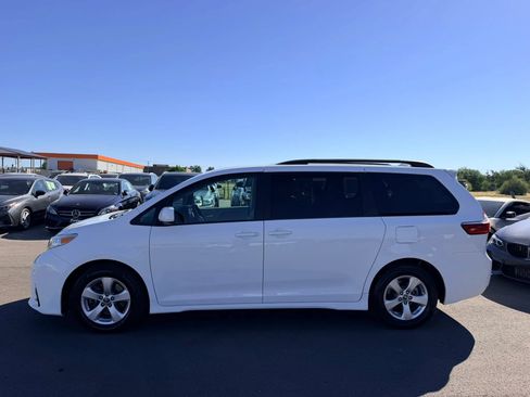 Used 2018 Toyota Sienna LE FWD image 8