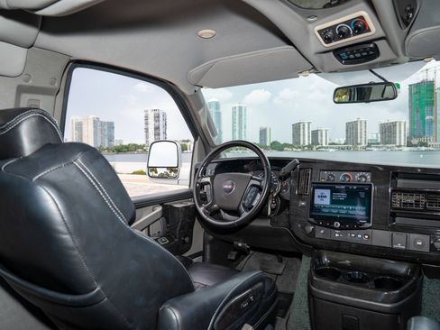 Used 2022 GMC Savana 2500 Extended RWD image 21