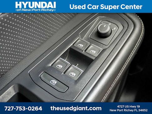 Used 2024 Volkswagen Atlas SE FWD image 33