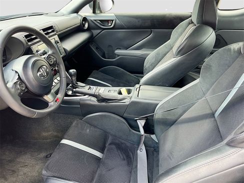Used 2024 Toyota GR86 Premium image 20