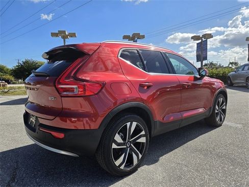 Certified 2023 Volvo XC40 B5 Plus w/ Protection Package Premier image 7