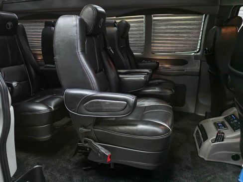 Used 2018 GMC Savana 2500 Extended w/ Enhanced Convenience Package RWD image 14
